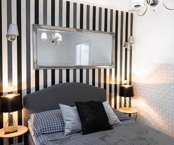 Clicktheflat Old Town Apartment