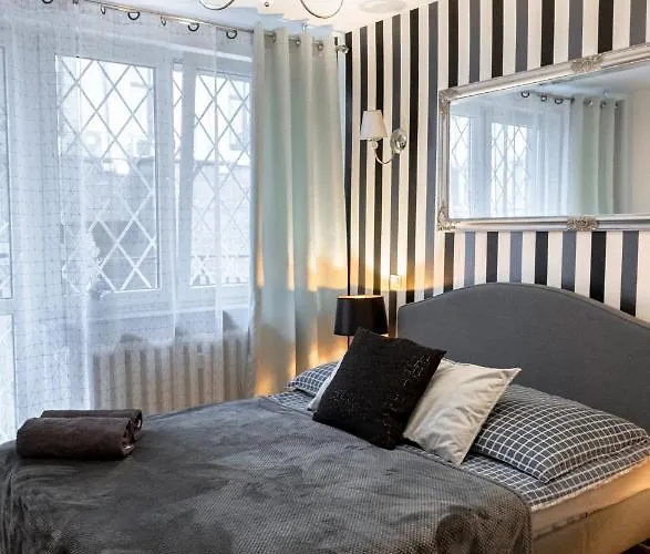 Clicktheflat Old Town Apartment